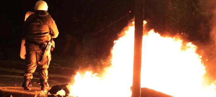 Επεισόδια στο Πολυτεχνείο: Εριξαν μολότοφ εναντίον των ΜΑΤ